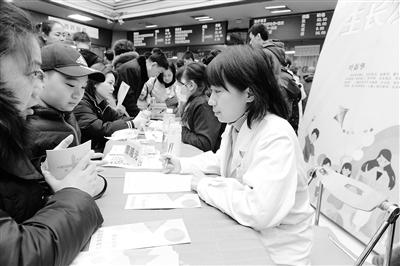 蘭州大學第一醫(yī)院舉行“新年！新高度！”兒童保健義診活動
