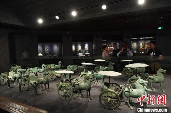 圖為甘肅省博物館展陳的東漢銅奔馬車陣。(資料圖) 楊艷敏 攝