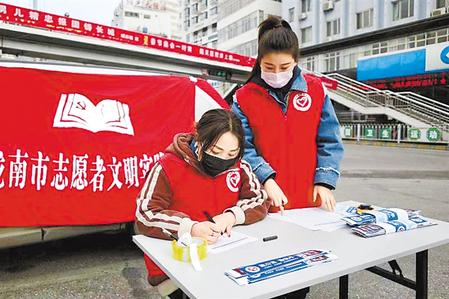 這個春天，那一抹鮮亮的“志愿紅”　——隴原志愿者戰(zhàn)“疫”記