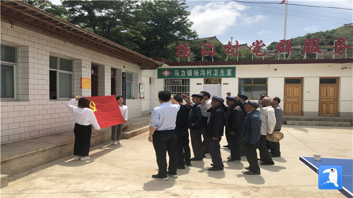 6月29日，天水市武山縣紀(jì)委監(jiān)委組織黨員干部在馬力鎮(zhèn)楊溝村重溫入黨誓詞。_副本.jpg