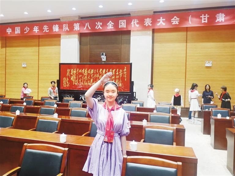 代表蘭州少先隊(duì)員參加全國少代會(huì)——這個(gè)小姑娘，攢勁！