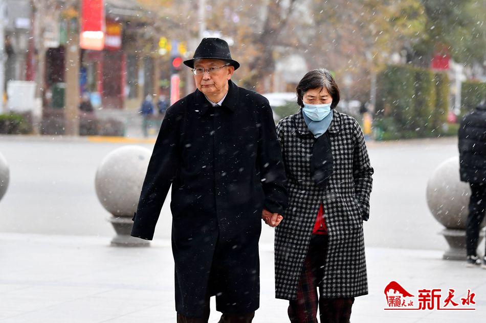 初雪來了！一起在天水街頭，共赴“白頭”！