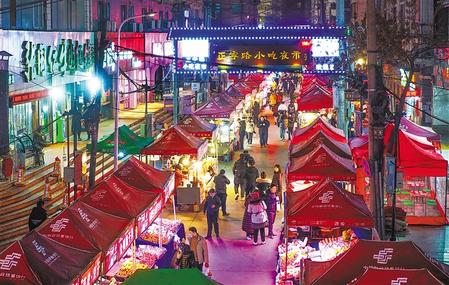 蘭州市城關(guān)區(qū)正寧路小吃夜市、南關(guān)民族風(fēng)味一條街恢復(fù)營(yíng)業(yè)