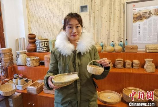 40多種精小玲瓏、純手工制作的新型盛食容器、居家工藝品等，每一件都令人愛不釋手?！●T志軍 攝