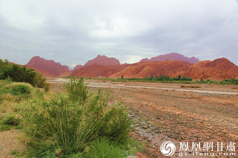 庫車銅廠河沿途，曾經(jīng)的絲路古道。楊文遠 攝