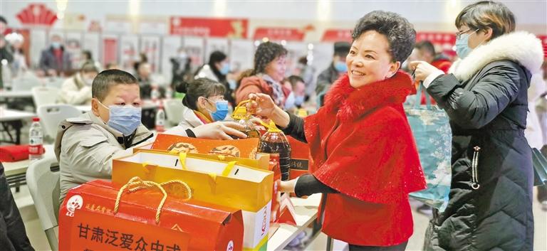身殘志堅的郭淑芳與愛同行37年 點(diǎn)一盞燈，照亮別人也照亮自己