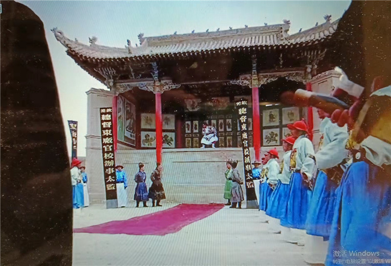 電影《新龍門(mén)客?！菲^之關(guān)城清代戲臺(tái)特寫(xiě)