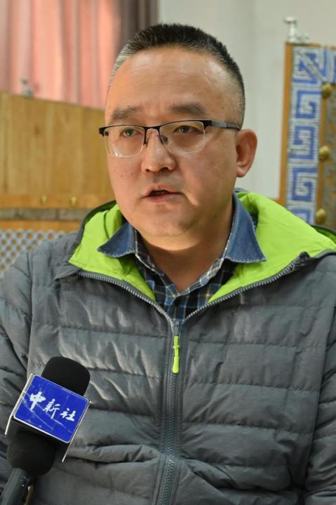 謝焱，甘肅省文物考古研究所副研究館員、考古研究二部主任、田野考古項(xiàng)目負(fù)責(zé)人。主持參與了張家川馬家塬戰(zhàn)國(guó)西戎墓地、臨潭磨溝齊家文化墓地等20多項(xiàng)考古調(diào)查、發(fā)掘工作，曾獲得中國(guó)國(guó)家文物局田野考古二、三等獎(jiǎng)，“十二五”文物保護(hù)科學(xué)和技術(shù)創(chuàng)新二等獎(jiǎng)等榮譽(yù)。
