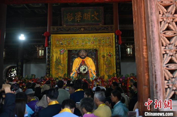 6月21日，2024(甲辰)年公祭中華人文始祖伏羲大典在甘肅天水舉行，來自海峽兩岸及港澳地區(qū)約500人現(xiàn)場共祭中華人文始祖伏羲。中新社記者 李亞龍 攝